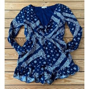 NEW Catch Me Long Sleeve Romper Size Small Women’s Blue Paisley Lined
